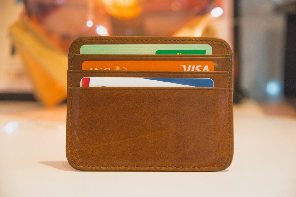 Smart Solutions: Features for Efficiently Organizing Cash, Cards, and IDs